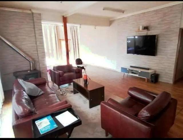 5 BEDROOM HOUSE FOR SALE IN MAYVILLE